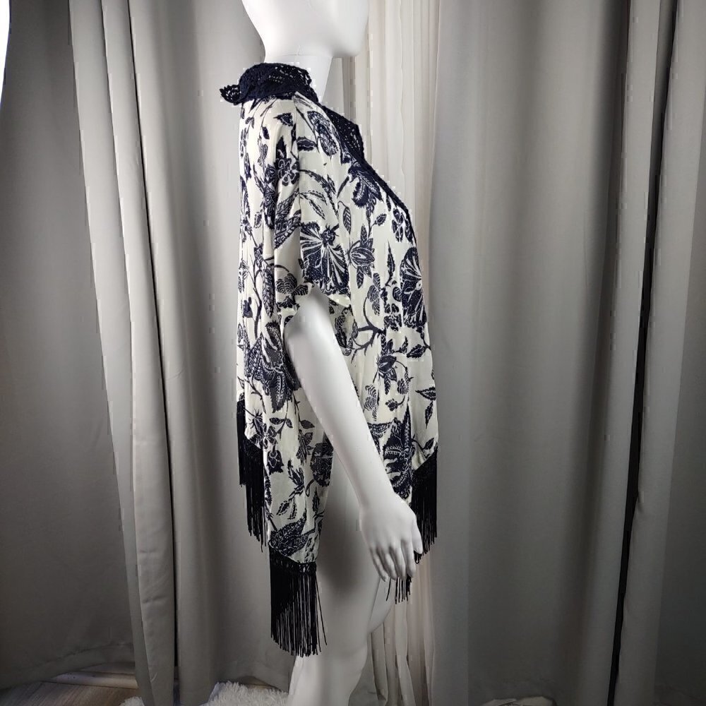 YA Los Angeles Navy Floral Kimono/Shawl/Blouse. Size Small - Picture 2 of 11